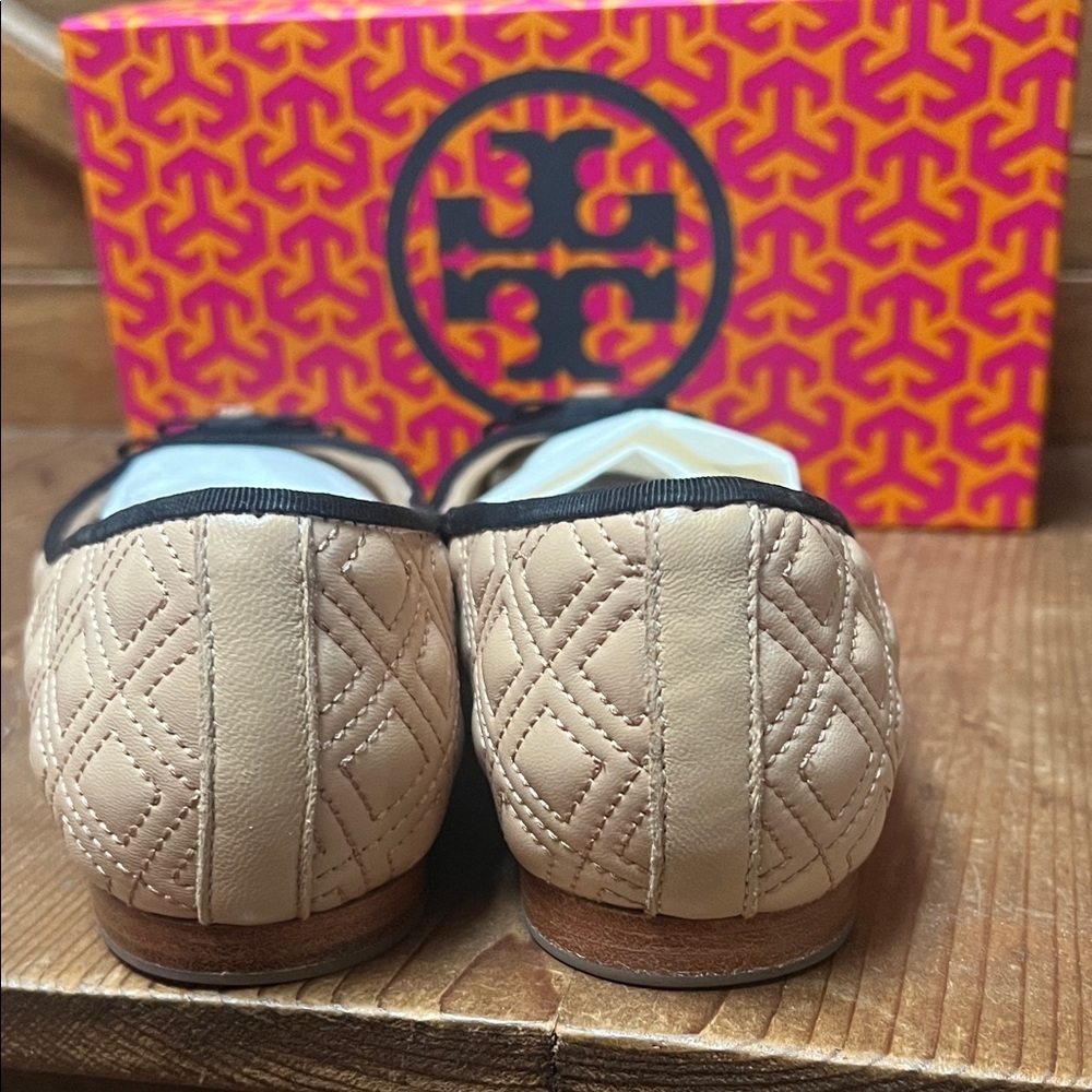 Tory Burch Tan and Black Quilted Bow Flats - Picture 7 of 10